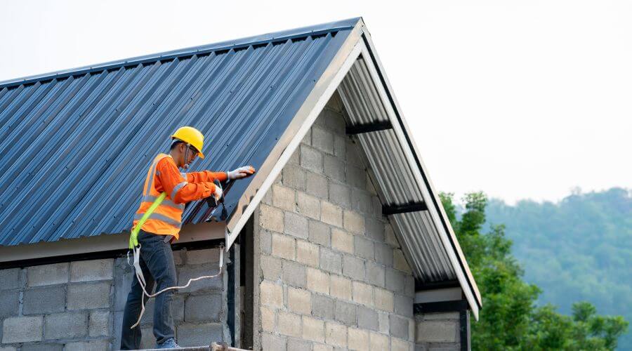 Professional gutter cleaning in Elkhart, IL